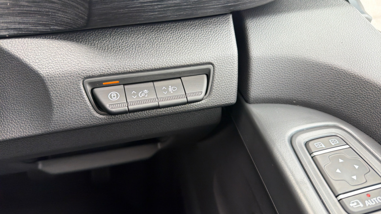 Renault Trafic Lwb Diesel LL30 Blue dCi 150 Extra Sport [Safety] Crew Van